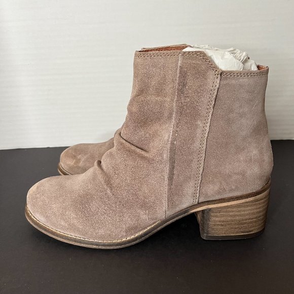 Seychelles Hawthorn Suede Ankle Bootie - Picture 2 of 11